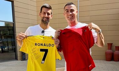 ФОТО. Джокович та Роналду зустрілися та обмінялися подарунками