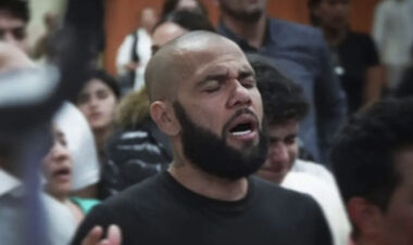 ФОТО. Вы не поверите, чем сейчас занимается легенда Барселоны