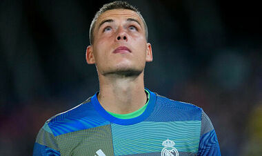 Обнародован четкий кадр, где Лунин получил красную. Игроку Барсы досталось