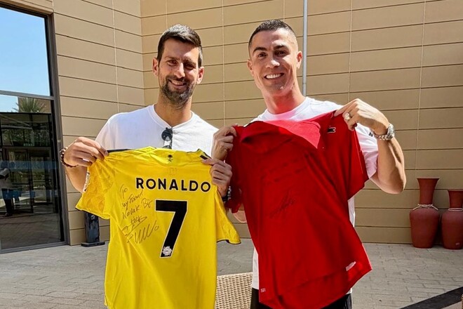 ФОТО. Джокович та Роналду зустрілися та обмінялися подарунками