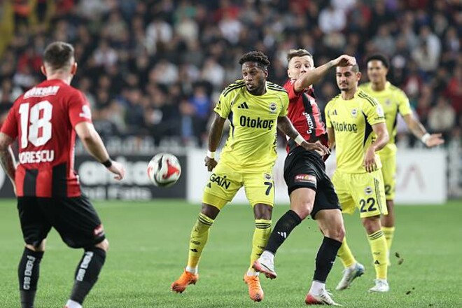 Песня канареек: два дубля. Фенербахче забил 4 мяча, вышел экс-игрок Шахтера