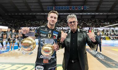 ФОТО. Олег Плотницкий получил две индивидуальные награды