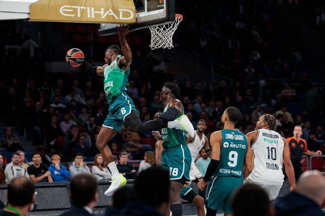 Фенербахче лихорадит, первая победа Басконии и другие результаты Евролиги