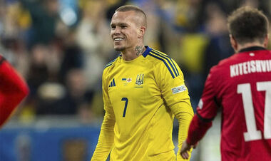 PHOTO. The football player of the national team of Ukraine is signed to Bible.online. In Russian