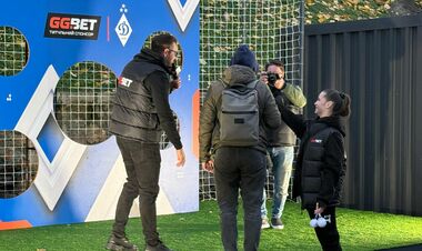 ФОТО. Перед матчем Динамо и Шахтера работает игровая зона для фанатов