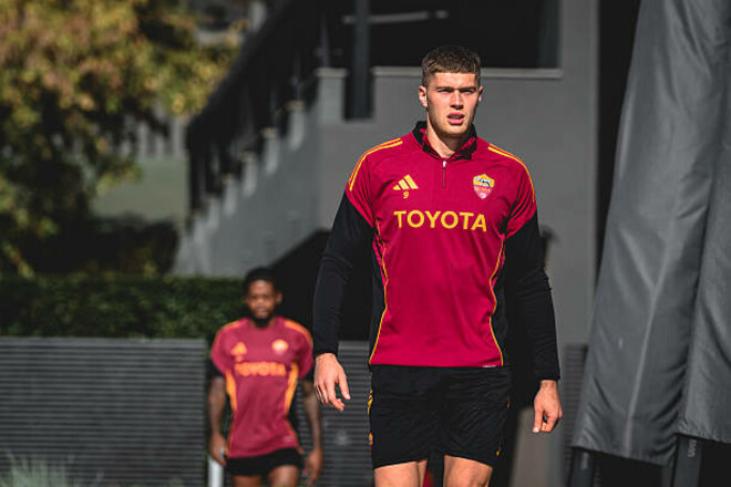 Артем Довбик став 5-м українцем, який зіграв 40 матчів в Серії А