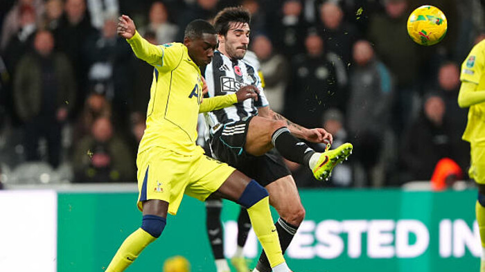 Сороки летят в четвертьфинал. Ньюкасл переиграл Тоттенхем в Кубке лиги