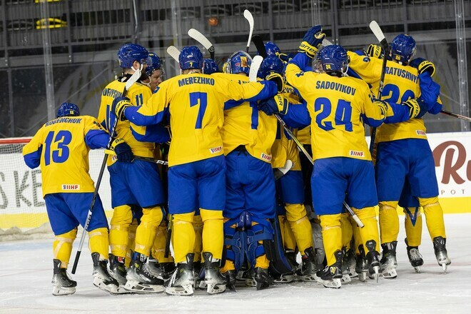 Тренер сборной Украины дозаявил в команду трех форвардов