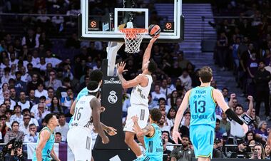 Евролига: Разгромы от Реала и Жальгириса, результативная игра в Белграде