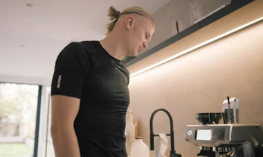 Холанд пьет сырое молоко после тренировок с Манчестер Сити