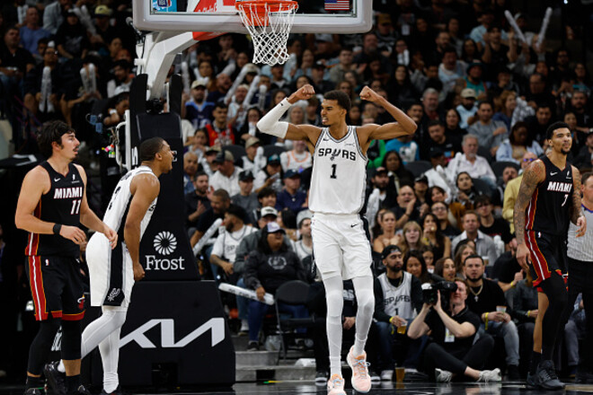 Сперс вперше в історії розпочали сезон із п'яти перемог поспіль