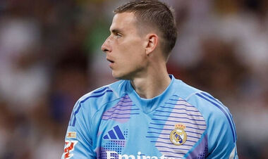 Манчестер Юнайтед и Челси хотят заполучить голкипера сборной Украины