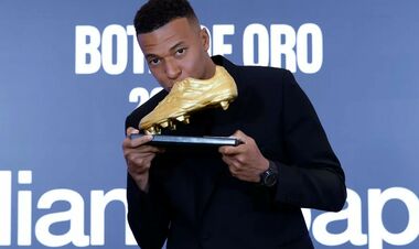 ФОТО. Килиан Мбаппе получил Золотую бутсу за сезон 2024/25