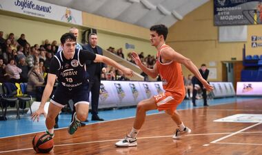 Суперліга: перемоги Кривбасу та Говерли, результативна гра в Черкасах