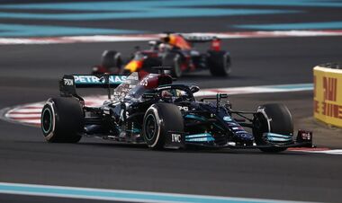 Мерседес Ф1: Сумасшедший уничтожил рекорд величайшего чемпиона всех времен