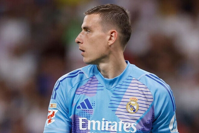 Манчестер Юнайтед и Челси хотят заполучить голкипера сборной Украины