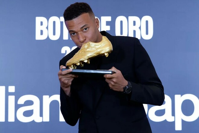ФОТО. Килиан Мбаппе получил Золотую бутсу за сезон 2024/25
