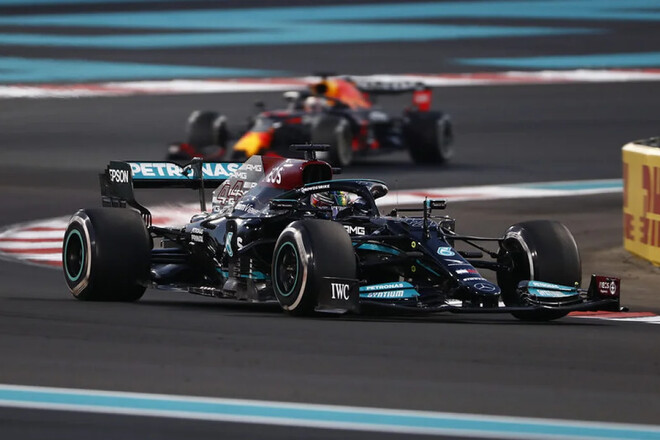 Мерседес Ф1: Сумасшедший уничтожил рекорд величайшего чемпиона всех времен