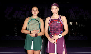 Неожиданный разгром за час: Анисимова и Рыбакина провели матч на WTA Finals