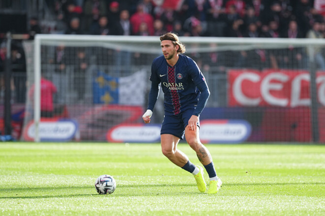 «Я этому очень рад». Луиса Энрике жестко раскритиковали из-за Забарного