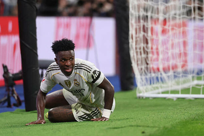 ВИДЕО. Винисиус после скандала в матче с Барсой не забил пенальти за Реал