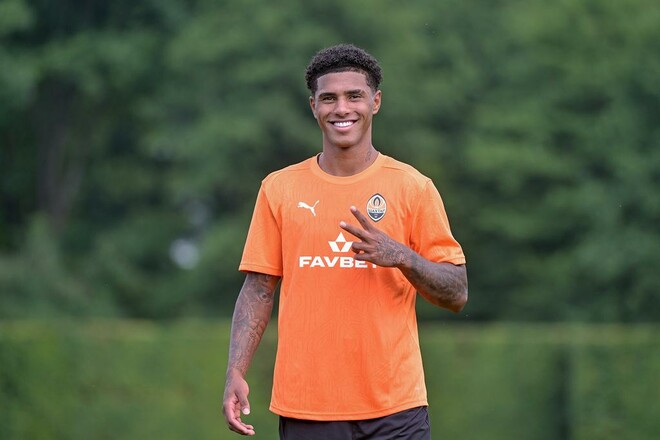 «Фальшиві бразильці?» Легіонер Шахтаря потролив Дениса Попова