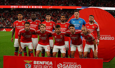 Определены оценки Трубина и Судакова за победный матч Бенфики с Жил Висенте