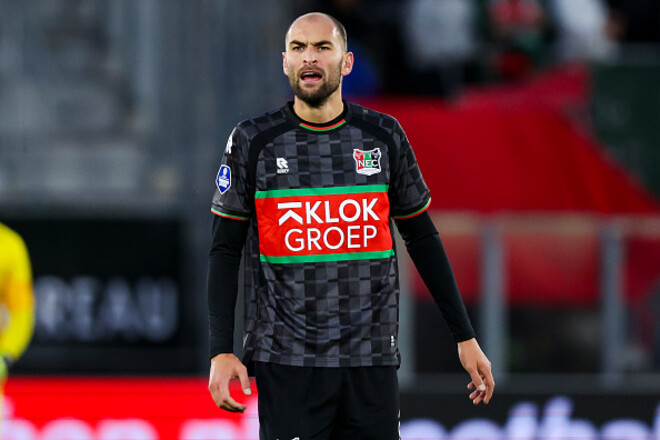 Сердечная недостаточность. Экс-форвард сборной Нидерландов завершил карьеру