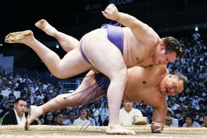 Український сумоїст переміг і зберігає шанси на титул у Токіо