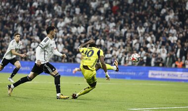 Пять голов и удаление. Бешикташ и Фенербахче выдали огненное дерби Стамбула