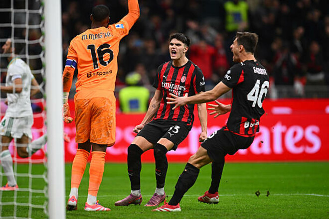 Незабитый пенальти. Рома уступила Милану, Довбик вышел на замену