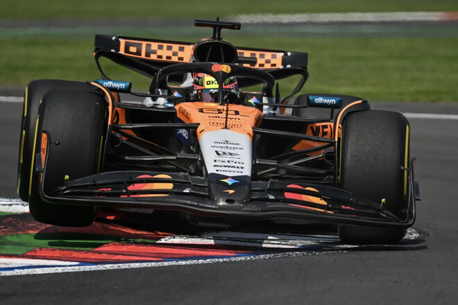 Макларен пояснив відсутність оновлень попри загрозу з боку Ферстаппена