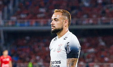 Шахтер обратился в ФИФА с жалобой на бразильский клуб. Требует денег