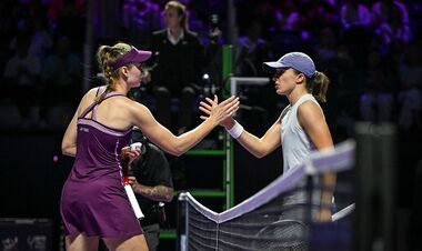 Ига Свентек – Елена Рыбакина. Что случилось после первого сета? Видеообзор