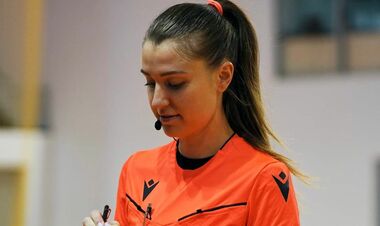 Украинка будет обслуживать матчи первого в истории женского ЧМ по футзалу