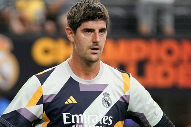 Куртуа пробує вмовити футболіста Реала не йти з клубу