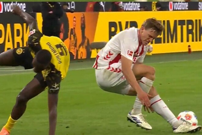 Ужасная травма в Бундеслиге. Защитник Кельна получил травму колена