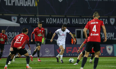 ФОТО. Снова драка. Футболисты Карпат и ЛНЗ устроили схватку после игры УПЛ