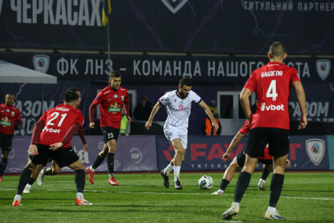 ФОТО. Снова драка. Футболисты Карпат и ЛНЗ устроили схватку после игры УПЛ