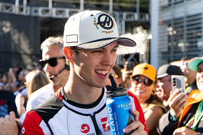 «Феррарі потрібно дати йому шанс». Молодий пілот може замінити Хемілтона