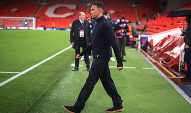 ВИДЕО. Фанаты Ливерпуля освистали Трента перед матчем с Реалом на Энфилде