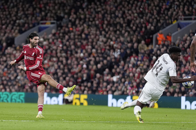 ФОТО. Игра рукой: судья не назначил пенальти для Ливерпуля в матче с Реалом