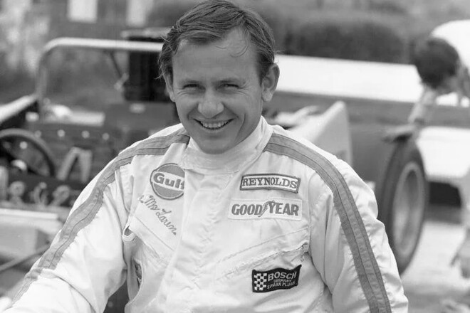 ФОТО. Осквернили могилу легендарного пилота и основателя команды Ф1