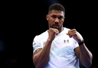 Ентоні Джошуа погодився на великий бій. Він мав битися з Усиком