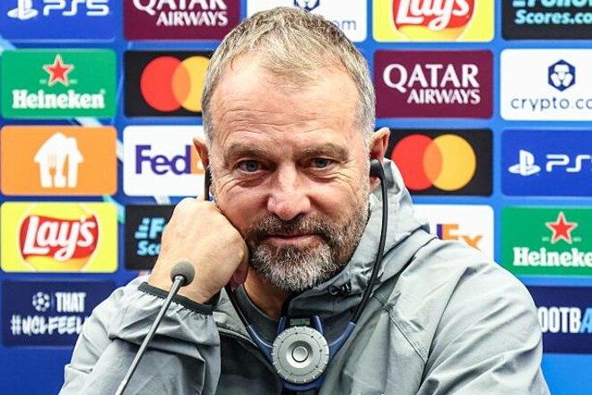 Вистачило трьох слів. Флік відреагував на чутки про відхід з Барселони