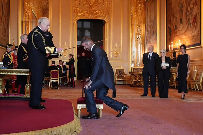 ФОТО. Дэвид Бекхэм стал рыцарем – и даже король Чарльз восхитился им