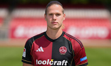 На первой минуте. Степанов отметился результативным действием за Нюрнберг