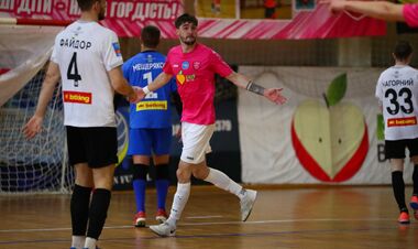 Екстраліга. Сокіл розбив Атлетік, Фурнітура дотиснула Кардинал