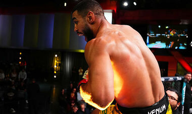 Удар коліном у стрибку. Бонфім здобув яскраву перемогу на UFC в Лас-Вегасі