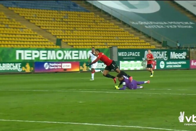 ВІДЕО. За що голкіпер Кривбаса отримав червону у матчі УПЛ проти Карпат